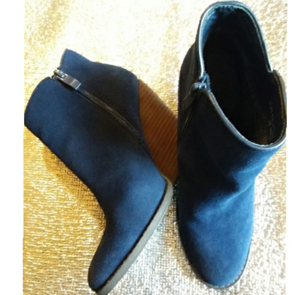 Sz.7 Womens Very Volatile Boots